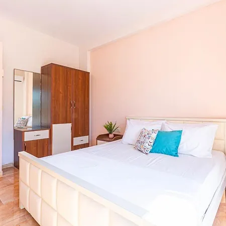 شقة Radhima Res 2 - Double Room, Sea View
