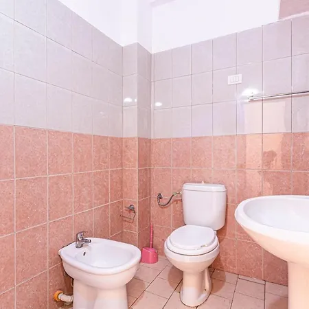 Radhima Res 2 - Double Room, Sea View * فلورا